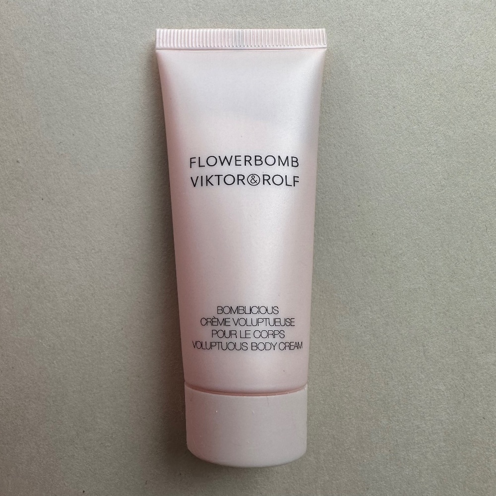 Viktor & Rolf Flowerbomb Voluptuous Body Cream - NEW